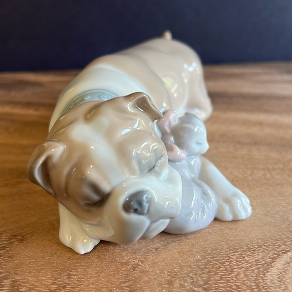 Lladro "Unlikely Friends" Figurine ~ Dog & Cat Napping ~ #6417 ~ Retired 2005 - Picture 2 of 5